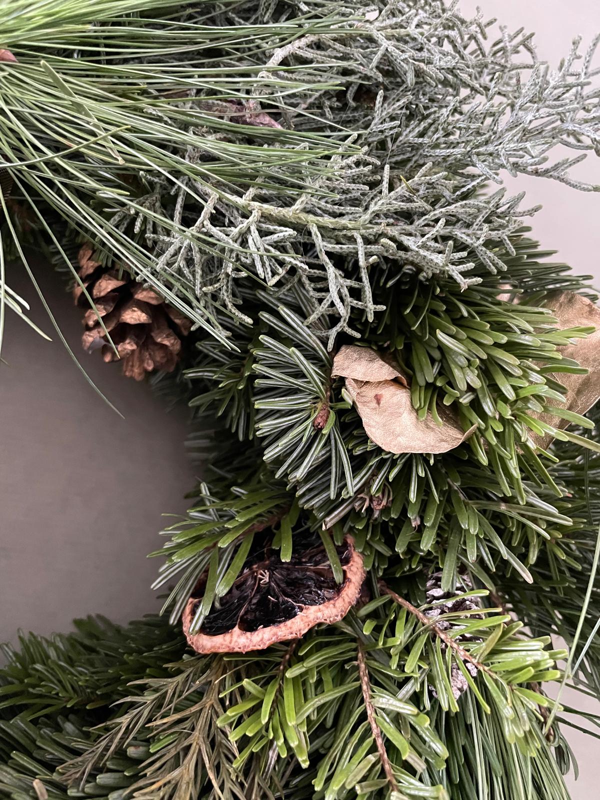 Couronne de Noël - tons naturels et doré