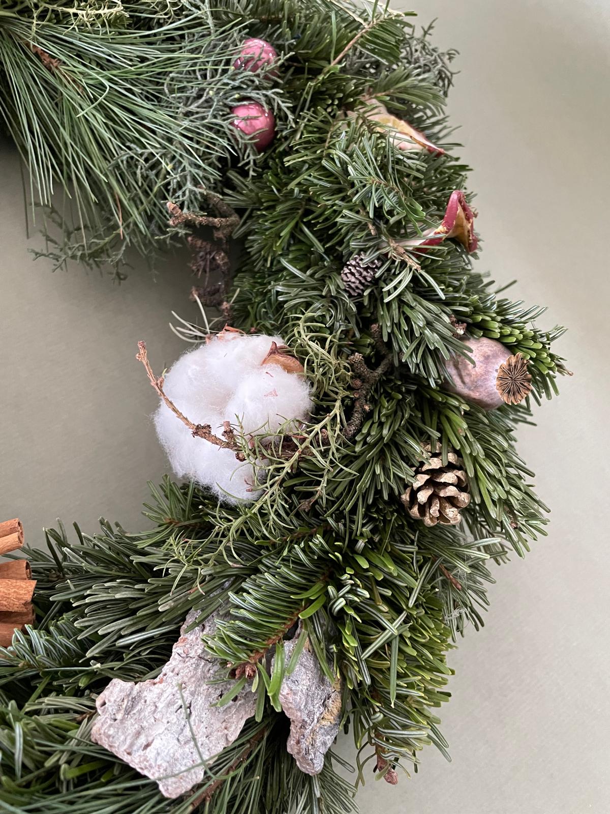 Couronne de Noël - tons naturels, blanc, doré et rosé