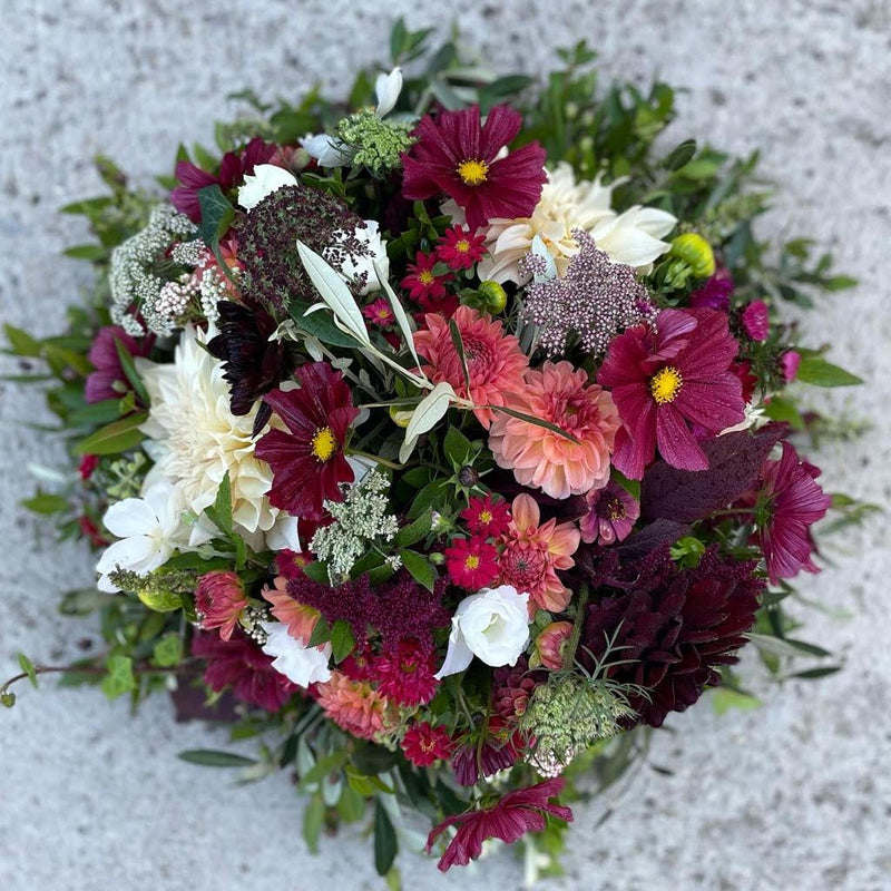 Composition florale de deuil réalisée par Après la rosée