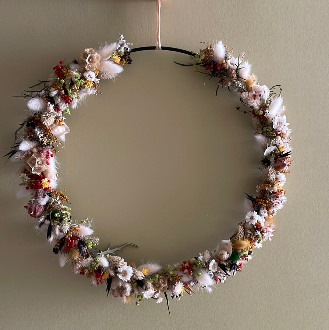 Couronne de fleurs séchées - à suspendre