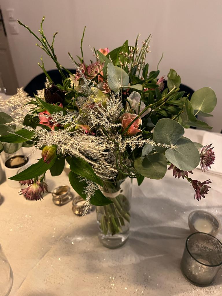 Bouquet pastel - avec feuillages festifs