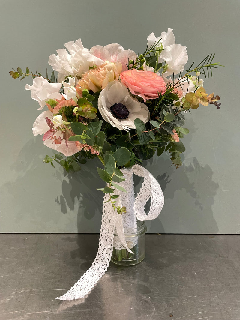 Composition florale de mariage réalisée par Après la rosée
