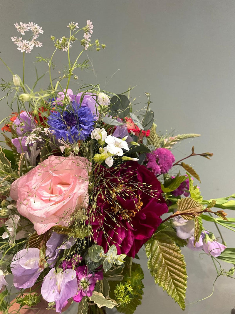 Composition florale de mariage réalisée par Après la rosée