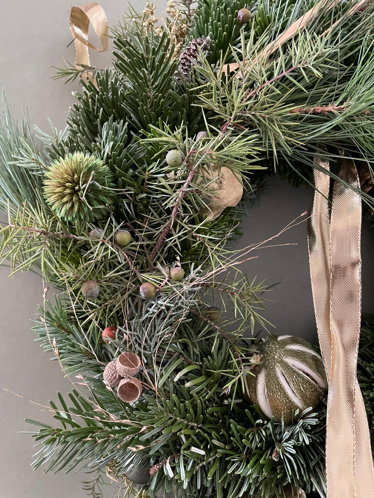 Couronne de Noël - tons naturels et doré