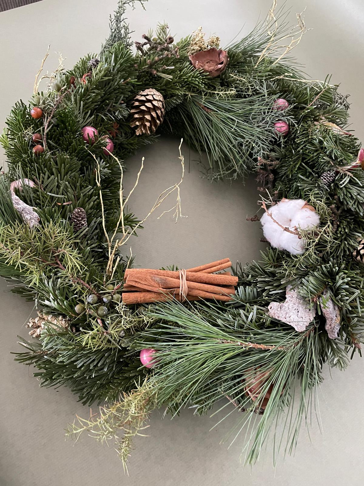 Couronne de Noël - tons naturels, blanc, doré et rosé