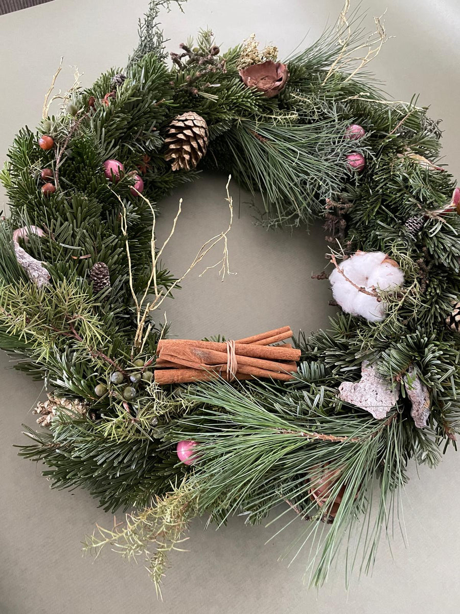 Couronne de Noël - tons naturels, blanc, doré et rosé