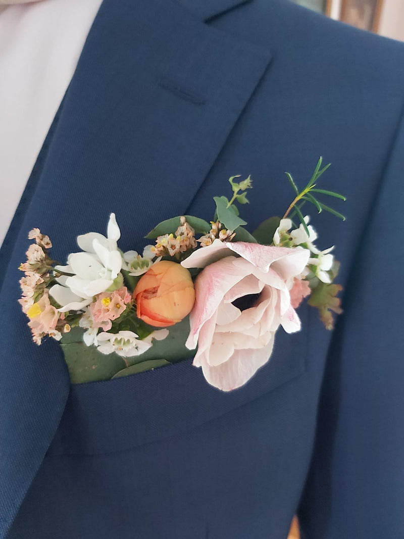 Composition florale de mariage réalisée par Après la rosée