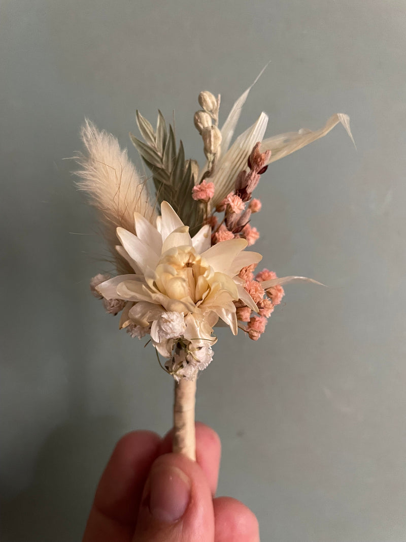 Composition florale de mariage réalisée par Après la rosée